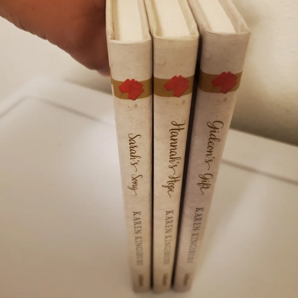 Karen Kingsbury Red Gloves Stories 3 Books Sarahs Song Hannahs Hope Gideons Gift